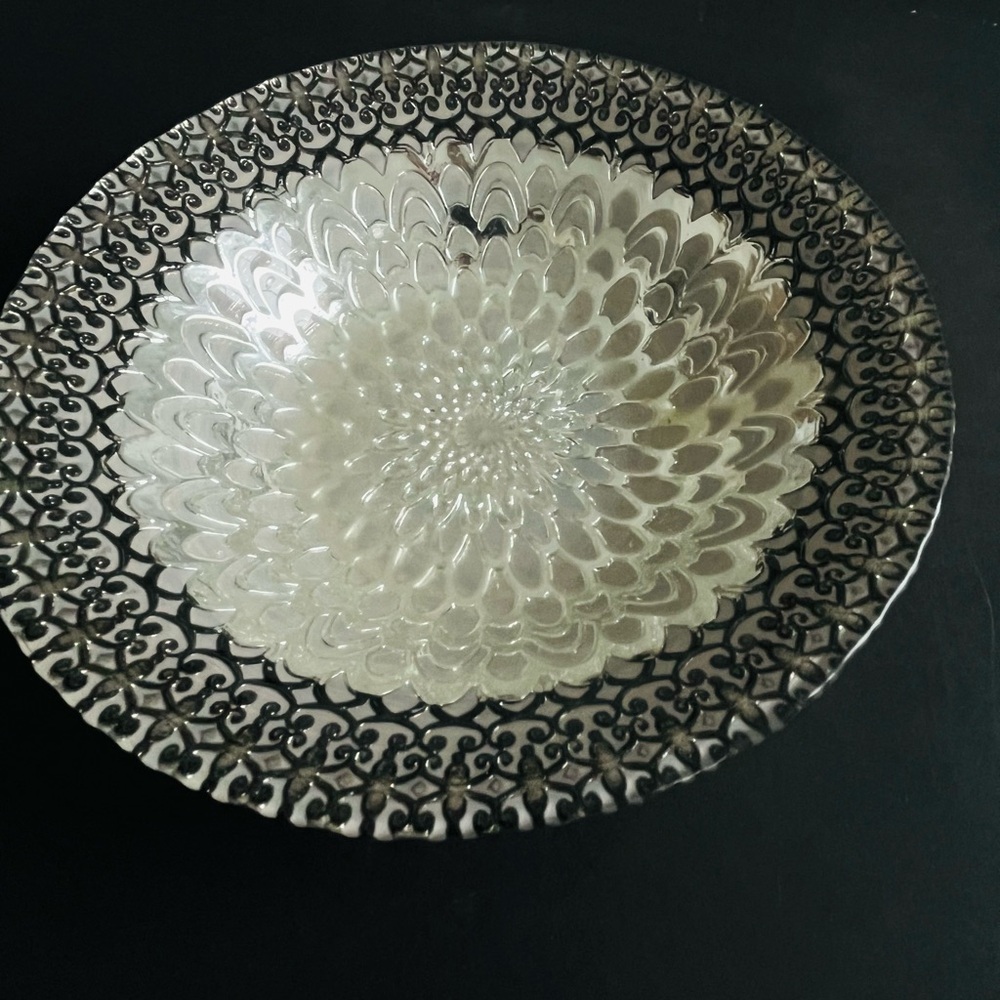 Decorative silver tone metallic bowl - Picture 6 of 12